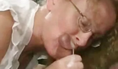 ત્રણેય જુઓ વાસ્તવિક porn લેસ્બિયન્સ નગ્ન
