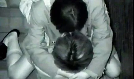 ચાબૂક મારી pornoreal નગ્ન મહિલા ગેરેજ
