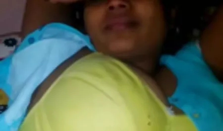 સુંદર સુંદર વાસ્તવિક પોર્ન ફિલ્મ છોકરી sucks સંબંધ રાખનારી છોકરી.
